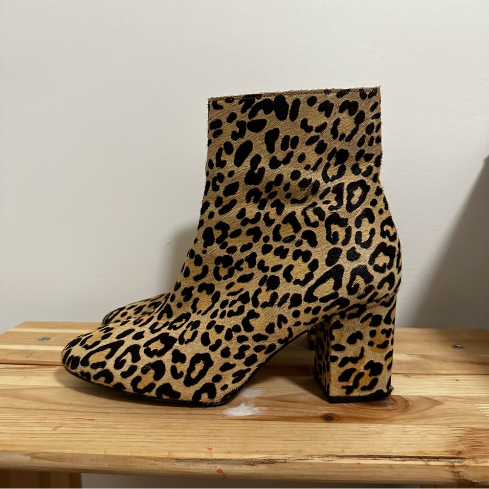 Halogen Cheetah Print Ankle Booties Size 7. Gently Used.